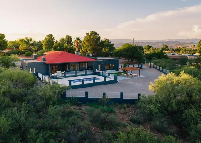 Luxury 5br Retreat With Pool And Panoramic Views Holiday home *