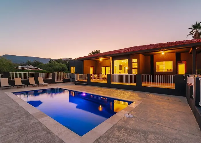 Holiday home Luxury 5br Retreat With Pool And Panoramic Views