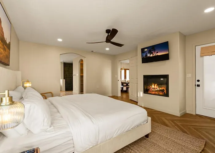 Holiday home Luxury 5br Retreat With Pool And Panoramic Views Cottonwood