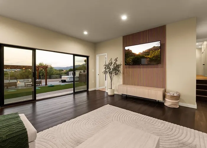 Luxury 5br Retreat With Pool And Panoramic Views Holiday home
