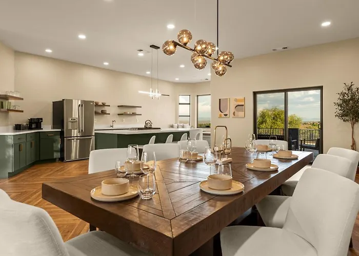 Luxury 5br Retreat With Pool And Panoramic Views *